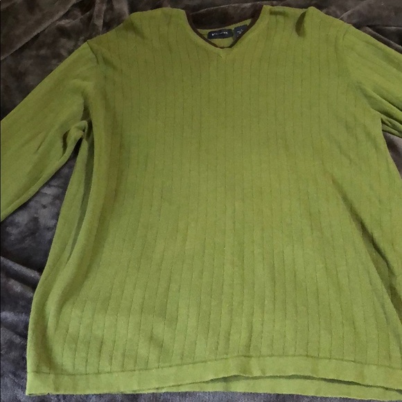 olive green V-neck sweater - Picture 1 of 4